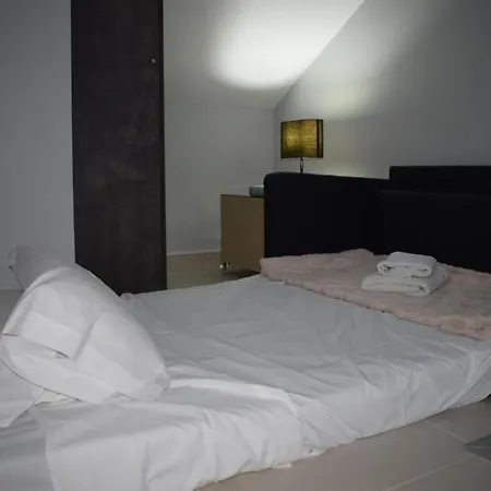 At1102 Апартаменты *